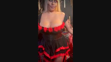 The Catrina wish her big boobs lol 💀👻