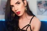 chica de negro