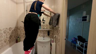 eva liss — Bored housewife cleans