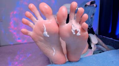 feet with cream and oil