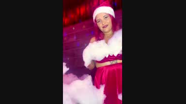 spreading the foam on my mama noel costume 😋🔥