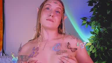 🧝🏻♀️Among the whispers of the ancient trees, a