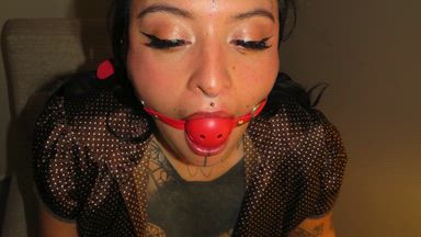 playing with my two holes :3