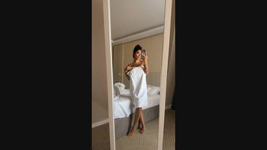 Oops.. dropped my towel 😋