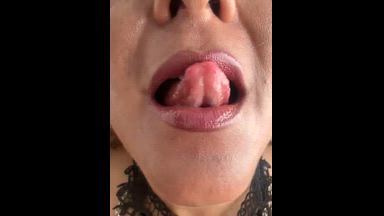 KISS MY LIPS