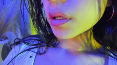ASMR, SEREIA LOVES HER SALIVA ON HER FINGERS AND G