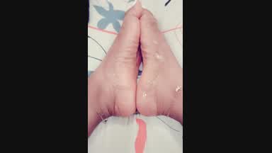 Oil my sexy feet sole