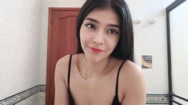 annie blue โ Playing with my boobs <3