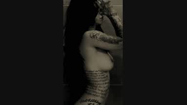 shower with me 🖤