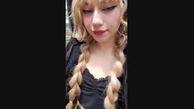 Do you think yellow looks good on me?