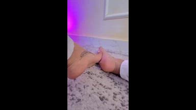 cum in my feet 👠