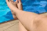 Bare feet in the open swimming pool. Outdoors