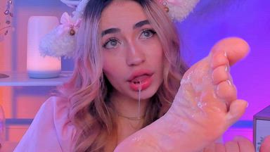 Licking and rubbing feet until your cum explodes