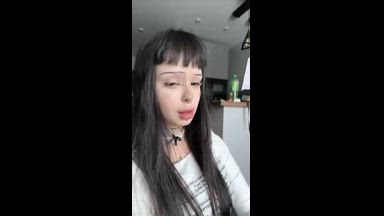 lips close to cam