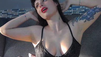 armpits peeking