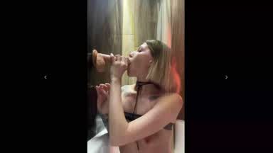 Blowjob in the bathroom, I'm all soaked