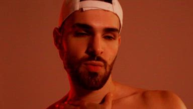 A sexy and seductive man ready to please you 😏❤️
