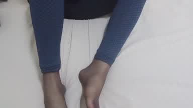 (34) WANNA GET TEASE BY MY FEET COVERED IN BROWN S