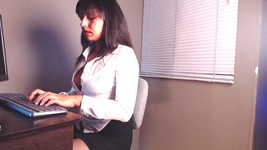 A sexy secretary 🥵🔥 (Spanish language)