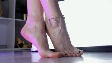 Sweet feet in glitter