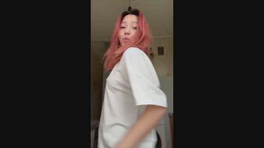 peachy hair or buttcheeks?) - Lola