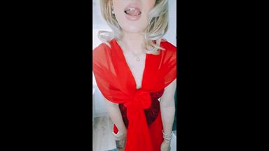 zoe โ Unwrap Mrs Claus