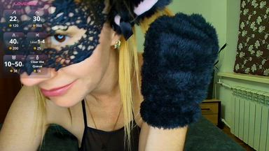 teaser dressed as a cat girl