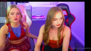 Sofy Merry lesbian show