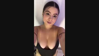 UPSS I fell my tits outside