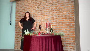 I'm preparing the Christmas table