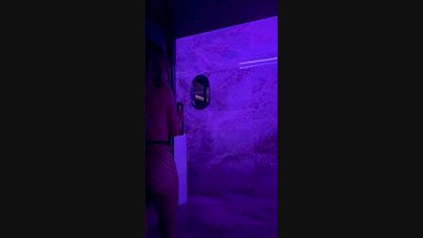 Tu viens sous la douche avec moi ? 🤍