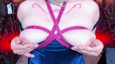 Nipple play + ropes = lots of pleasure 😈🥵🔥