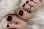 Kiss every toe!