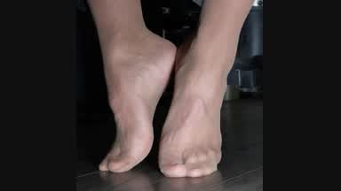 Those pantyhose feet arches