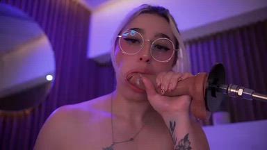 play pussy with my fingers