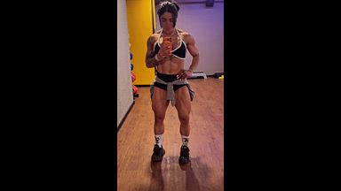 nati muscle - NATALIE
