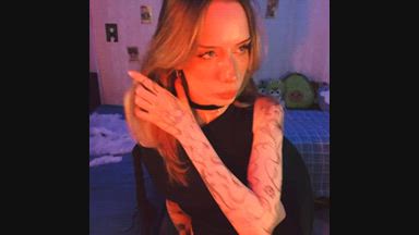 della โ You asked me out on a date,I wore this black dress