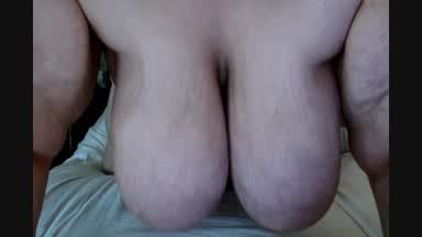 Jiggly tits