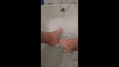 Bath feet fun