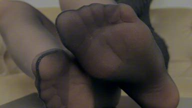 ♡ stockings + feet ♡