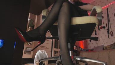 banko โ Clean your cum from my heels
