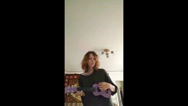 I play the ukulele! :3