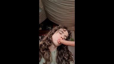 Reviewing my new dildo