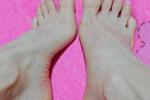 LOOK AT MY FEET HONEY