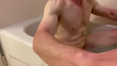 Finger and jerk in the bathtub
