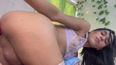 Disfrutando mi gran dildo