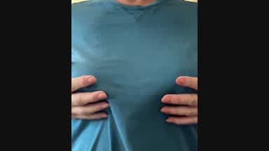 T-shirt Titties