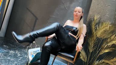 Teasing in Total Leather
