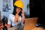 👷🏻‍♀️🛠️