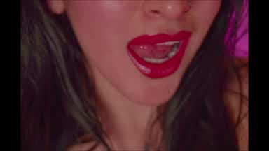 Red Lips Worship: Irresistible Kisses You Can’t Es
